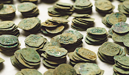 Diese Nürnberger Pfennige sind Teil des Schatzfundes von 6.000 Silbermünzen im Bezirk Freistadt. Die Landes-Kultur GmbH wird sie nun restaurieren und beforschen.       