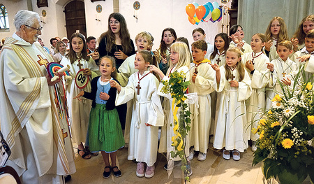 Eine junge Gratulantenschar