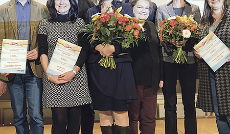 BA-Sozialpreis: Wohnungsagentur Vöckla-Ager (Stefan Hindinger, l.), Verein „KiB children care“ (Elke Lehner, 2. v. l.) und Caritas-„Krankenzimmer“ (Michaela Haunold, r.).   Bank Austria