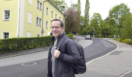 Helmut Eder hält auch in der Coroankrise Kontakt zu den obdachlosen Menschen .