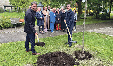 In Braunau wurde der Apfelbaum im Jägerstätterpark gesetzt.