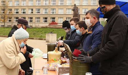 Die Caritas hilft vor Ort. 