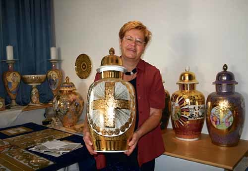 marieluise mayr, kunsthandwerk, religi?se motive, vasen, tischschmuck, kirchenjahr, porzellan, keramik, oftering