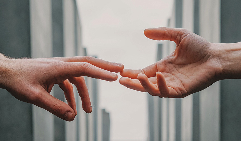 Toa Heftiba / unsplash.com Für Feindschaft ist im Glauben der Christen kein Platz.