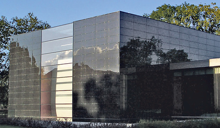 Die glänzende Glashaut der Kirche St. Franziskus.