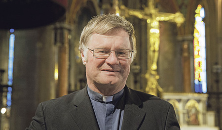 Dr. Manfred Scheuer, Bischof von Linz, verweist auf die vier Handlungen, die laut Papst Franziskus im Umgang mit Geflüchteten leiten sollen: aufnehmen, schützen, fördern und integrieren. 