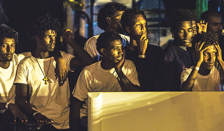 Kirchen dringen auf menschenwürdige Bedingungen für Migranten und Flüchtlinge.   