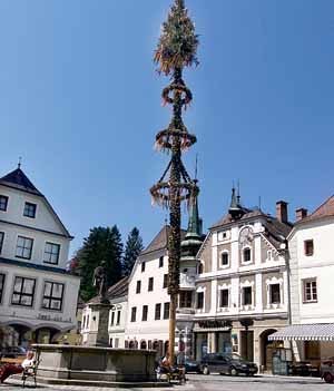 Oesterreich-Oberoesterreich-Grein an der Donau
Ober?sterreich, O?, Maibaum, Brauchtum, Fr?hling, Fruehling, Landschaft, Stadt, Staedte, St?dte
Copyright (2000) by BilderBox- Erwin Wodicka; A-4062 Thening; www.bilderbox.com, Tel:+43 (0) 676 / 510367
