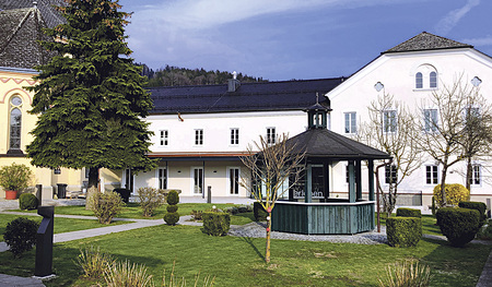 Gelungene Sanierung. Außenansicht des neuen Pfarrzentrums „klosterleben“.   