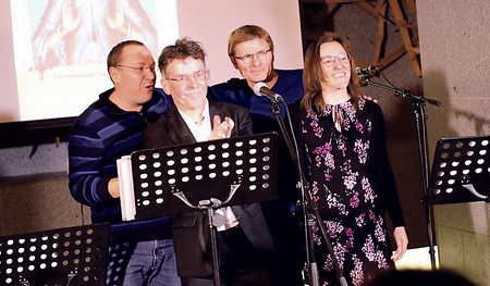 Heinz Purrer mit Musikern beim Konzert in der Karmeliten-Krypta    