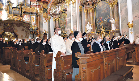 An die 120 Ordensleute versammelten sich vergangene Woche.