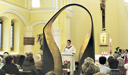 Claudia Brandl, Geistliche Assistentin der kfb im Dekanat Gmunden und Krankenhausseelsorgerin, leitete die Katharinafeier.    