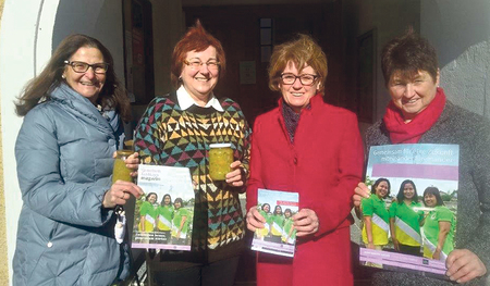 In Lacken werden wie in vielen Pfarren Suppen im Glas angeboten.  