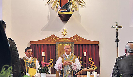 Pfarrer Maximilian Pühringer und Abt Martin Felhofer.   