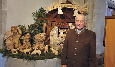 Franz Grömer hat die Figuren für die Kirchenkrippe von Hörsching geschnitzt.    