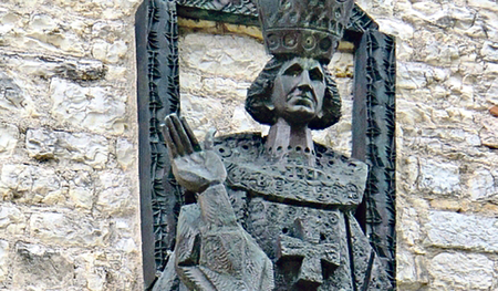 Petrus Damiani, Bronzestatue am  Kloster Fonte Avellana.