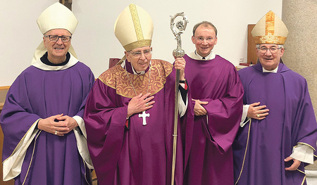 Abtprimas Gregory Polan (von links), Kardinal Kurt Koch, seit der Diakonenweihe – Pater – Anselm ­Demattio und Abt Ambros Ebhart.   