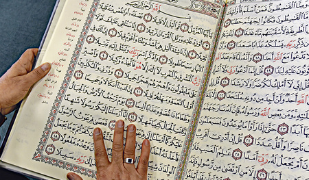 Der Islamwissenschaftler Mouhanad Khorchide geht dem Koran auf den Grund.  