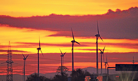 Aus Wind wird elektrischer Strom.