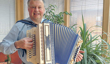 Hubert Trinkl, Harmonikalehrer und Komponist, schrieb die „Nußbach-Messe“ für die Steirische Harmonika in „Griffschrift“.
