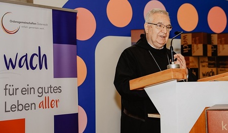 Erzabt em. Asztrik Várszegi bei einer Veranstaltung der österreichischen Ordensgemeinschaften