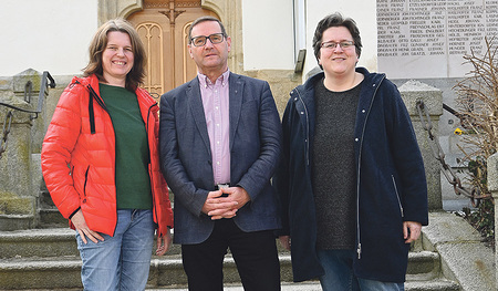 Ein Trio für das Dekanat Unterweißenbach: Dekanatssekretärin Elisabeth Kriener, Dechant Hans Resch und Dekanatsassistentin Birgit Brunner (von links)   
