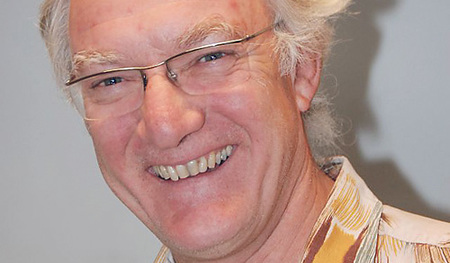 Guido Rüthemann. Der gebürtige Schweizer hat sich früher stark im entwicklungspolitischen Bereich engagiert, unter anderem als Mitbegründer von Südwind. Er war Krankenhaus-Seelsorger im Neuromed-Campus in Linz und hat ein Buch über das Grundeinkommen