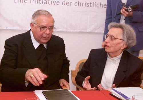V. li.: Alois Riedlsperger SJ, Maximilian Aichern, Christine Gleixner FvB (Vors. des ?kumen. Rates d. Kirchen ?sterr.). Pressekonferenz zur Vorstellung des Sozialwortes der Kirchen ?sterreichs, Phase 2. Wien, 12.9.2001? Franz Josef Rupprecht, A-7123