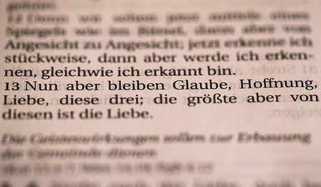 Die Liebe zu Gott trägt. Unter den drei christlichen Tugenden ist die Liebe die größte.