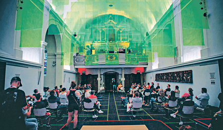 Kirche in neuem Licht. Lichtinstallationen und interaktive Kunst  