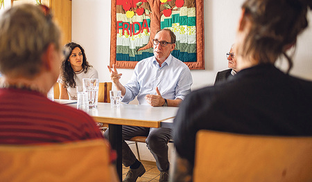 Minister Johannes Rauch zu  Besuch bei der Caritas 