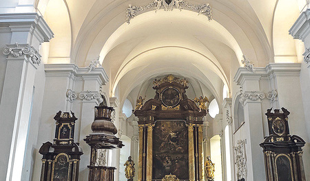  Das Kirchengwölbe ist frisch renoviert.