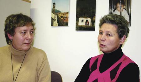 Sr. Elisabeth Jakubowitz von der Di?zese Novosibirsk und Ludmilla Kapustina von der Di?zese Irkutsk im B?ro der Caritas Auslandshilfe Linz. Die  Di?zesen Novosibirsk und Irkutsk, die beiden sind die gr??te und zweitgr??te Di?zese der Welt, haben eine