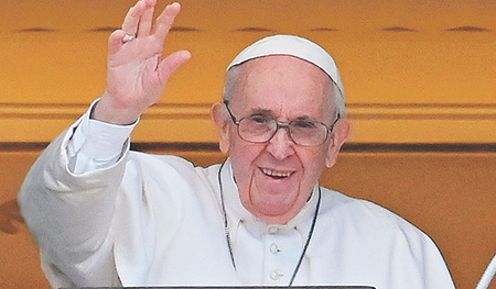 Papst Franziskus beim Angelusgebet