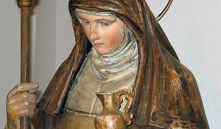 Statue der heiligen Walburga in der Kirche zu Contern in  Luxemburg 