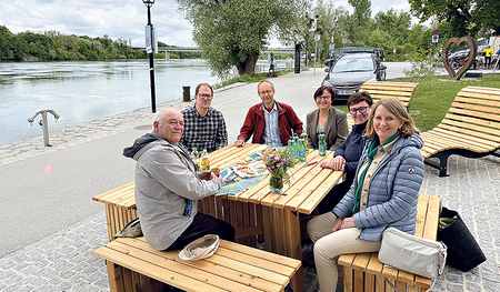 Die neu errichtete Pilgerstation in Schärding am Inn beim „Test-Rasten“.   