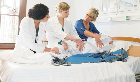 LR Hattmansdorfer will sich für eine Senkung des Einstiegsalters bei Pflegeberufen einsetzen. 