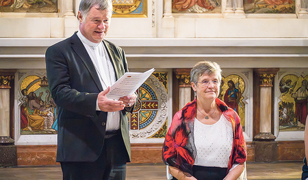 Bischof Manfred Scheuer und die Salvatorianerin Sr. Maria Schlackl