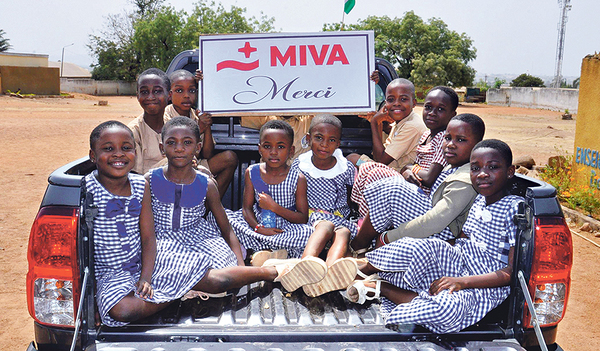 Die MIVA-Autos ermöglichen Kindern oftmals den Schulbesuch.   