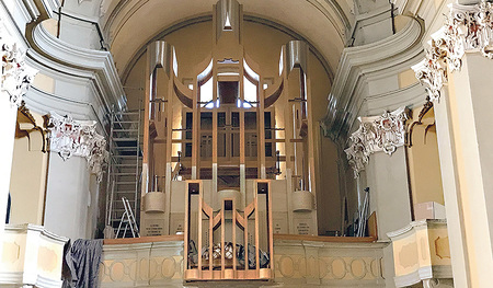 Das Gehäuse der neuen Orgel in der Pfarr- und Wallfahrtskirche Pöstlingberg in Linz lässt den künftigen Anblick erahnen. Auf den Klang darf man gespannt sein.