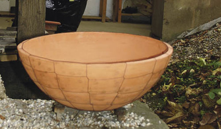 pro mente Tagesstruktur, Fabrikstra?e, Linz, Keramik (unter k?nstlerischer Verantwortung von Elisabeth Hauer), K?che, B?roGarten der TS Keramik, Feuerschale