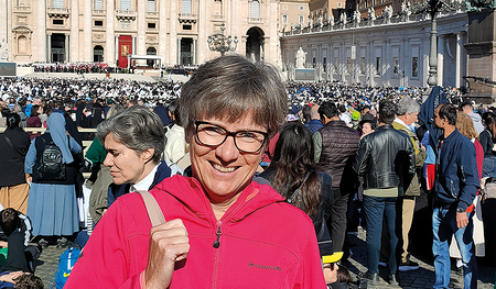 Sr. Brigitte Thalhammer feierte das Requiem am Petersplatz mit. 