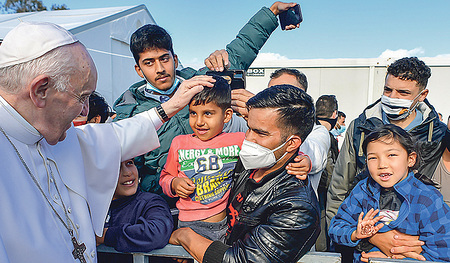 Der Papst im Flüchtlingslager auf der griechischen Insel Lesbos.