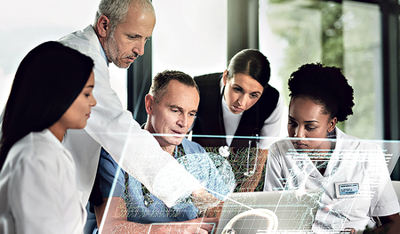 Künstliche Intelligenz bietet großes Potenzial für Betreuung, Pflege und Medizin, jedoch ist für den bedenkenlosen Einsatz noch viel Forschung und Testen notwendig.  