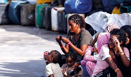 Sie hatten Glück und sind nicht im Mittelmeer ertrunken. Wie es weitergeht, ist aber unklar.