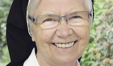 Sr. Huberta Rohr- moser ist als Exerzitien- leiterin und als geistliche Begleiterin weithin bekannt. Sie lebt in der Gemeinschaft der Marienschwestern in Erla bei St. Valentin.   