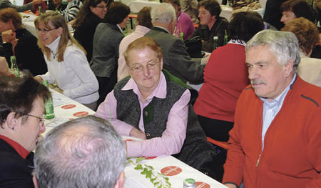Glaubenswert ? Begegnung. Fest der Begegnung in Dekanat Ried, begr??ung durch Dechant Mag. Franz Aum?ller, Gr??worte von Margit Hauft und Regens Dr. Johann Hintermaier. Impulsgeber Helene Schrems und Hofrat Dr. Franz Pumberger. Berta Burghuber stellt