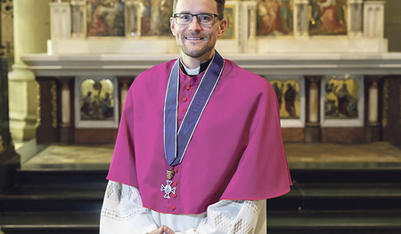 Der neue Domkapitular Michael Münzner (links) leitet als Regens das Linzer Priesterseminar, seit 2011 ist er auch Jugendseelsorger der Diözese Linz. Diese Amt übernimmt im September 2020 Vitus Glira vom Stift Schlägl (die KiZ berichtete). 