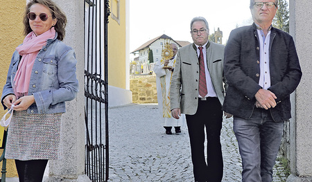 PGR-Obfrau Adelheid Anzinger (von links), Pfarrer Karl Arbeithuber, Erich Sachsenhofer und Alfred Allerstorfer.   