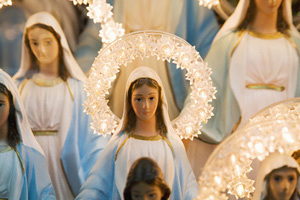 Virgin mary and Jesus figurines on Italian display